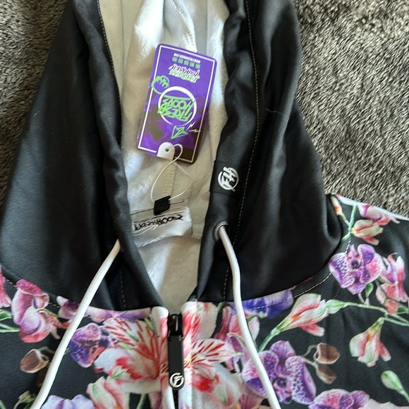 NWT Fresh hoods zip up sweatshirt. - Picture 4 of 5